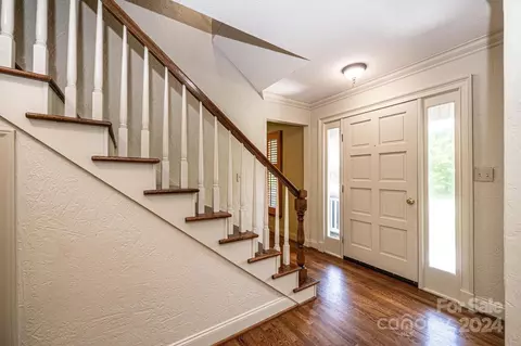 Entry Way - 4044 Pinecrest Dr, Hickory, NC 28601 photo 2 of 2