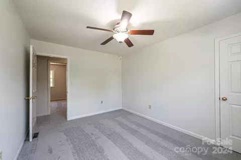 Bedroom - 4044 Pinecrest Dr, Hickory, NC 28601 photo 6 of 6