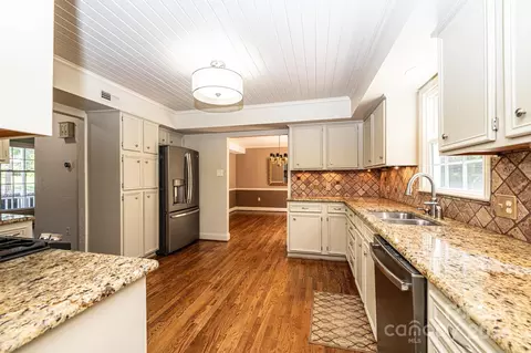 Kitchen - 4044 Pinecrest Dr, Hickory, NC 28601 photo 3 of 4