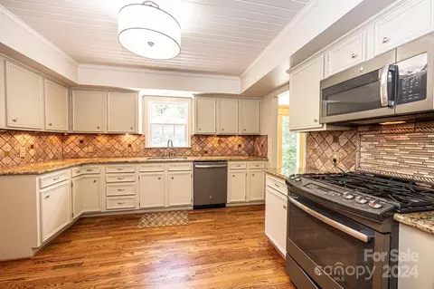 Kitchen - 4044 Pinecrest Dr, Hickory, NC 28601 photo 1 of 4