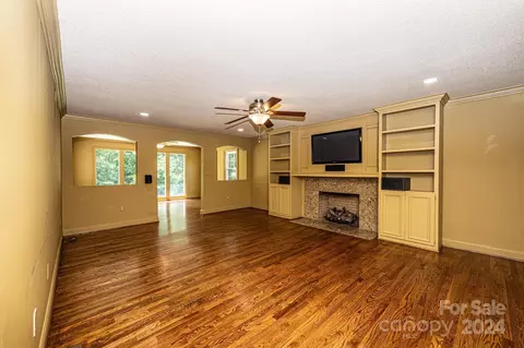 Living - 4044 Pinecrest Dr, Hickory, NC 28601 photo 1 of 8