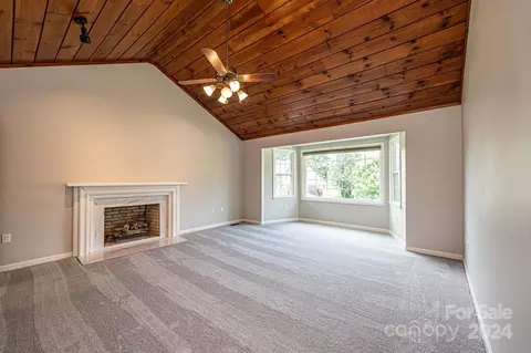 Living - 4044 Pinecrest Dr, Hickory, NC 28601 photo 6 of 8