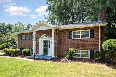 Exterior - 4081 Section House Rd, Hickory, NC 28601 photo 1 of 7