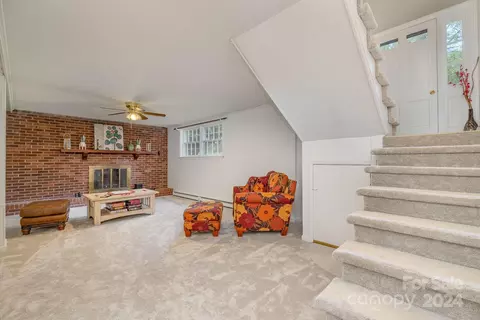 Living - 4081 Section House Rd, Hickory, NC 28601 photo 4 of 5