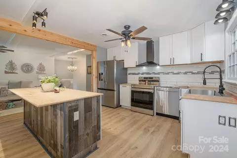 Kitchen - 4081 Section House Rd, Hickory, NC 28601 photo 2 of 3