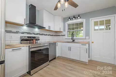 Kitchen - 4081 Section House Rd, Hickory, NC 28601 photo 3 of 3