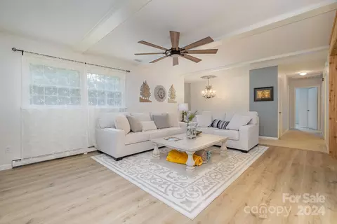 Living - 4081 Section House Rd, Hickory, NC 28601 photo 2 of 5