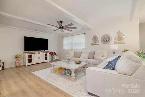 Living - 4081 Section House Rd, Hickory, NC 28601 photo 1 of 5
