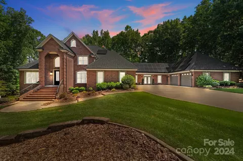 Exterior - 4940 Spring Chase Way, Davidson, NC 28036 photo 2 of 4