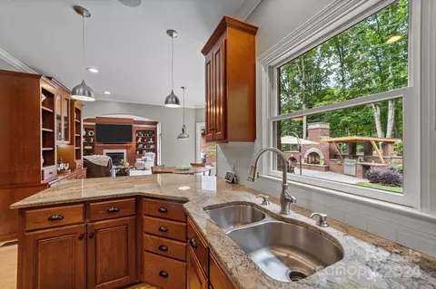 Kitchen - 4940 Spring Chase Way, Davidson, NC 28036 photo 4 of 4