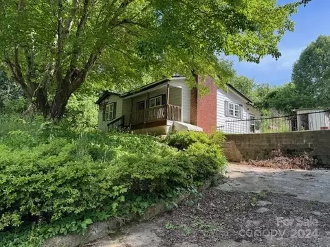 2649 Race Track St, Morganton, NC 28655