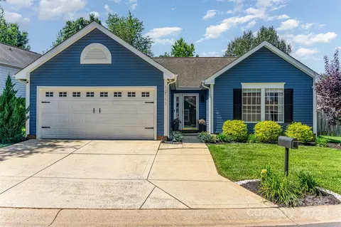 12111 Dolomite Dr, Pineville, NC 28134