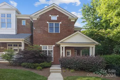 4836 Hill View Dr, Charlotte, NC 28210