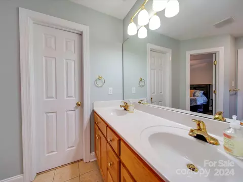 Bath - 1237 Pressley Downs Dr, Concord, NC 28025 photo 2 of 3