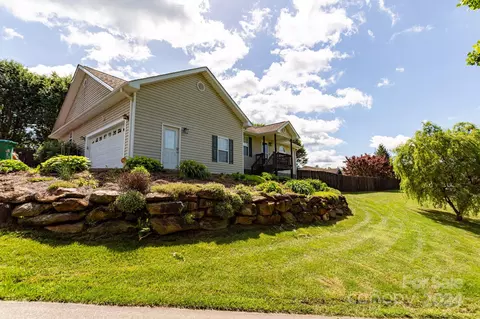 1 Maltese Ln, Weaverville, NC 28787