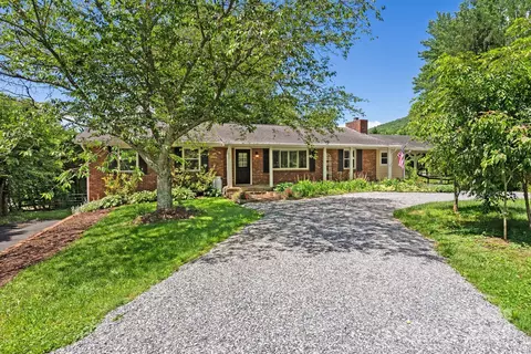7 Forge Dr, Mills River, NC 28759