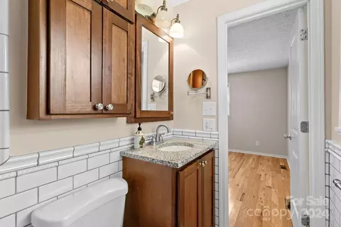 Bath - 7 Forge Dr, Mills River, NC 28759 photo 2 of 3