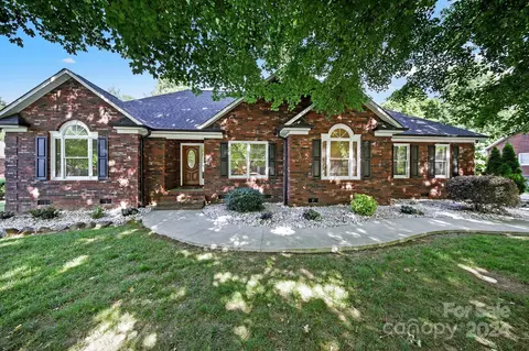 8261 Ferrell Pl, Harrisburg, NC 28075