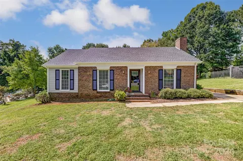 5438 Green Moss Ln, Charlotte, NC 28208