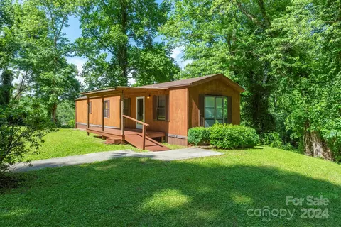 300 Valley St, Marion, NC 28752