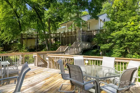 140 N Shoreline Dr, Badin Lake, NC 28127