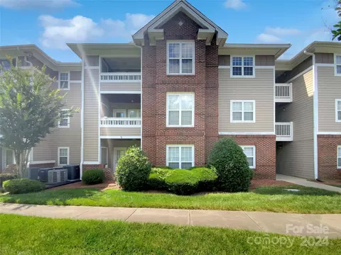 9810 Campus Walk J Ln #J, Charlotte, NC 28262