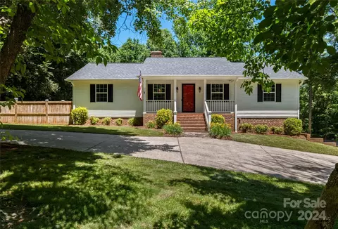 2721 Lori Ln, Yadkinville, NC 27055