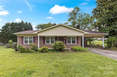 404 Section House Rd, Hickory, NC 28601