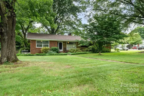 200 Hillcrest Dr, Huntersville, NC 28078
