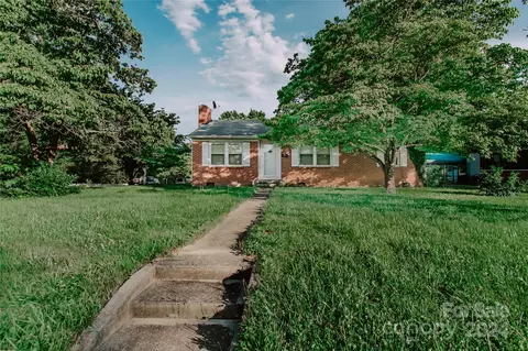 228 E Congress St, Lincolnton, NC 28092