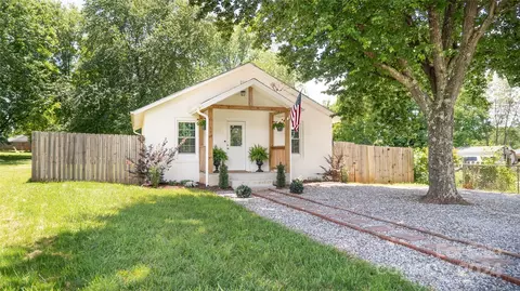 111 Burns St, Morganton, NC 28655
