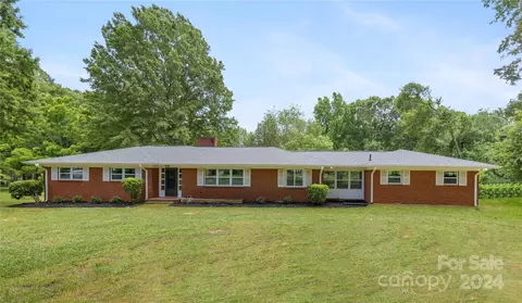 7519 Linda Lake Dr, Charlotte, NC 28215