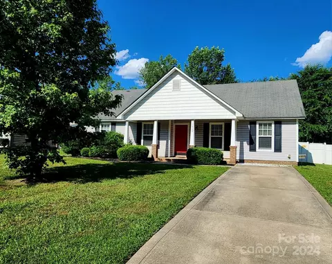 1525 Long Paw Ln, Charlotte, NC 28214