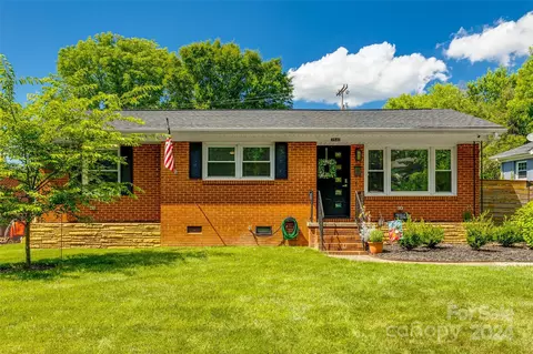 3940 Bristol Dr, Charlotte, NC 28208