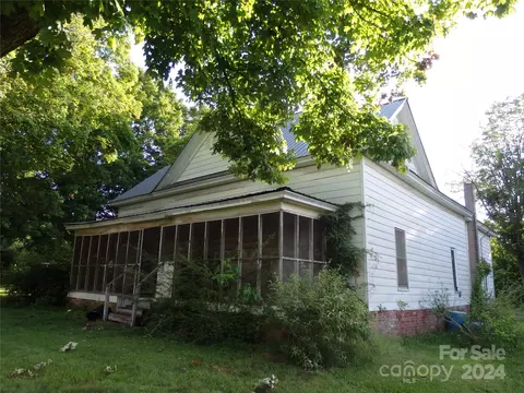 Exterior - 348 Daniel St, Denton, NC 27239 photo 2 of 11