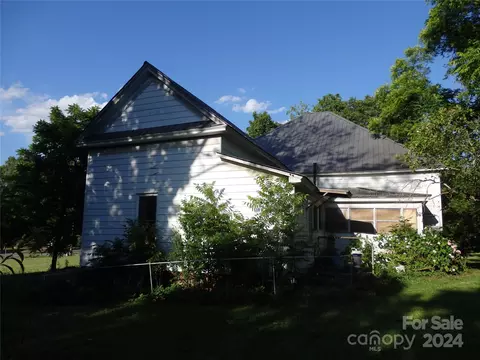 Exterior - 348 Daniel St, Denton, NC 27239 photo 4 of 11
