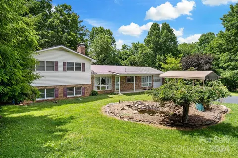 560 Carters Ridge Rd, Spruce Pine, NC 28777