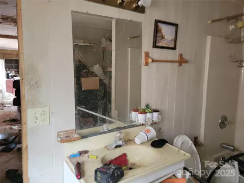 Bath - 1851 Chambers Mountain Rd, Clyde, NC 28721 photo 1 of 2