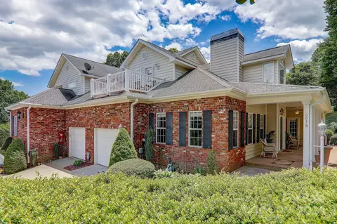 603 Carriage Commons Dr, Hendersonville, NC 28791