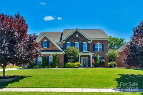 2707 Creek Manor Dr, Waxhaw, NC 28173