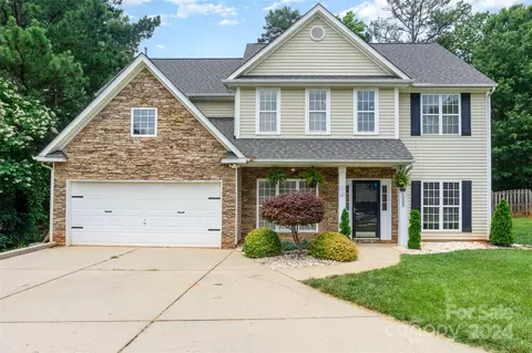 1203 Oakdale Commons Ct, Charlotte, NC 28216