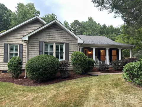 9735 Providence Forest Ln, Charlotte, NC 28270