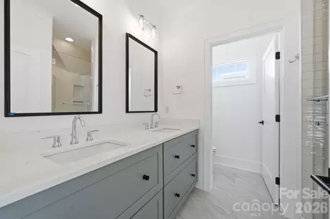 Bath - 610 Walnut St, Davidson, NC 28036 photo 5 of 5