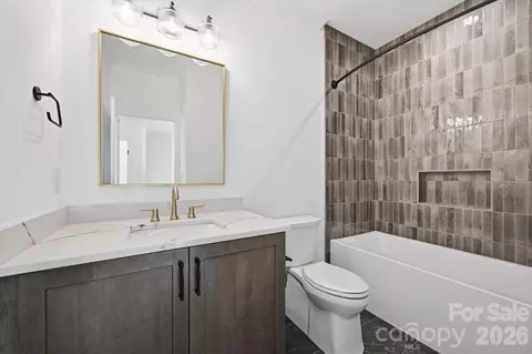 Bath - 610 Walnut St, Davidson, NC 28036 photo 4 of 5