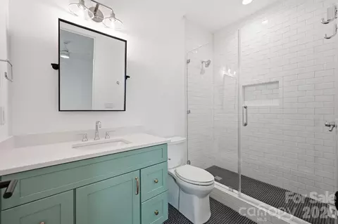 Bath - 610 Walnut St, Davidson, NC 28036 photo 3 of 5