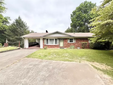 217 Lower Creek Dr, Lenoir, NC 28645