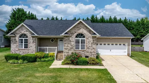 1543 Farmington Hills Dr, Conover, NC 28613