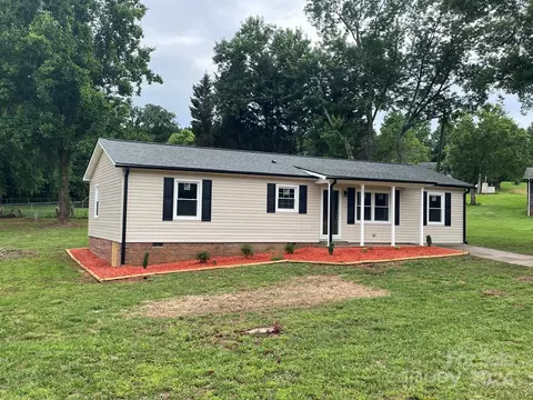 102 Brookwood Rd, Morganton, NC 28655