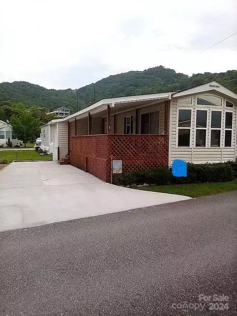 7 Polka Ln, Waynesville, NC 28785