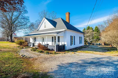 3230 W Calvin St, Claremont, NC 28610